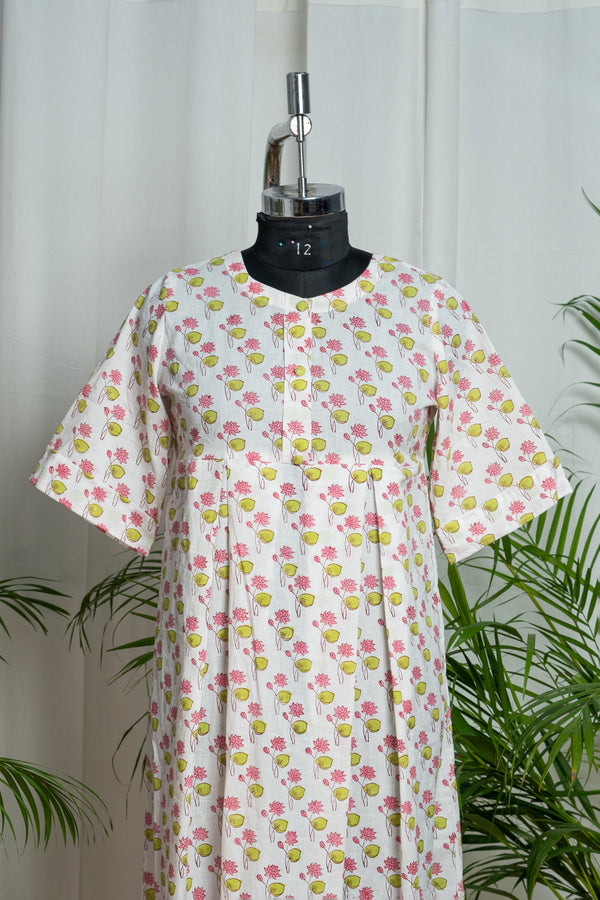 Patrorna floral print nighty in white