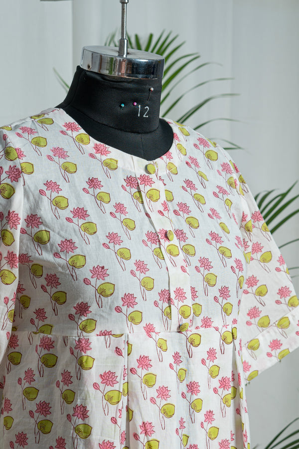 Patrorna floral print nighty in white